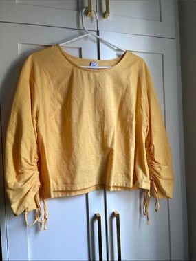 Yellow linen cropped shirt
